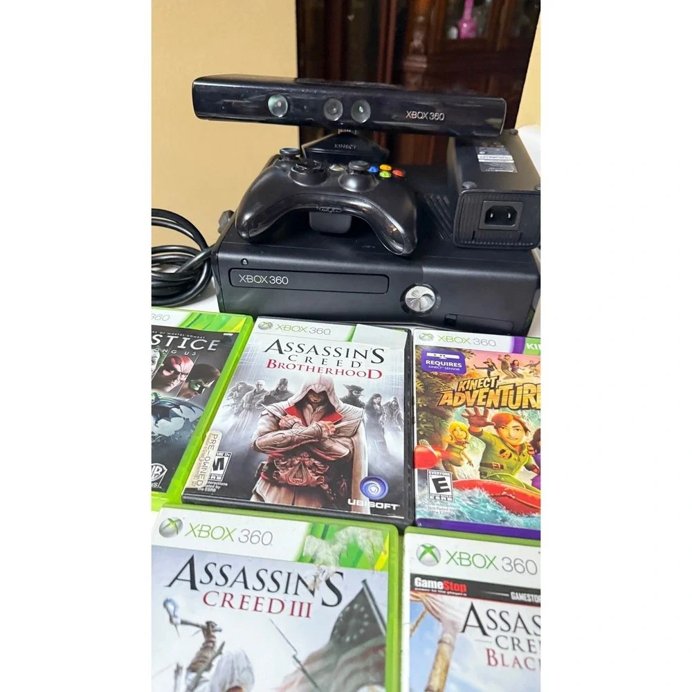 Xbox 360 game‎ console system with Kinect, 1 controller, and 5 games